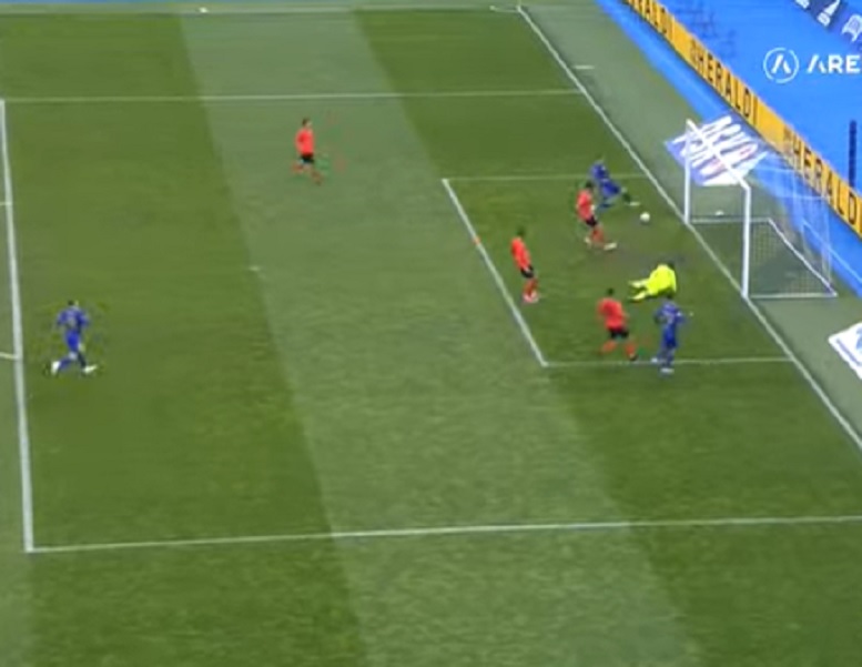 DA LI JE MOGUĆE? Čudo kako je Srbin u Hrvatskoj promašio, ali je još čudnije kako je pogodio prečku! (VIDEO)