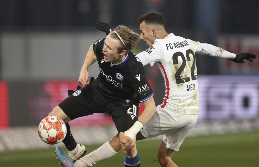 BUNDESLIGA Augzburgu derbi začelja