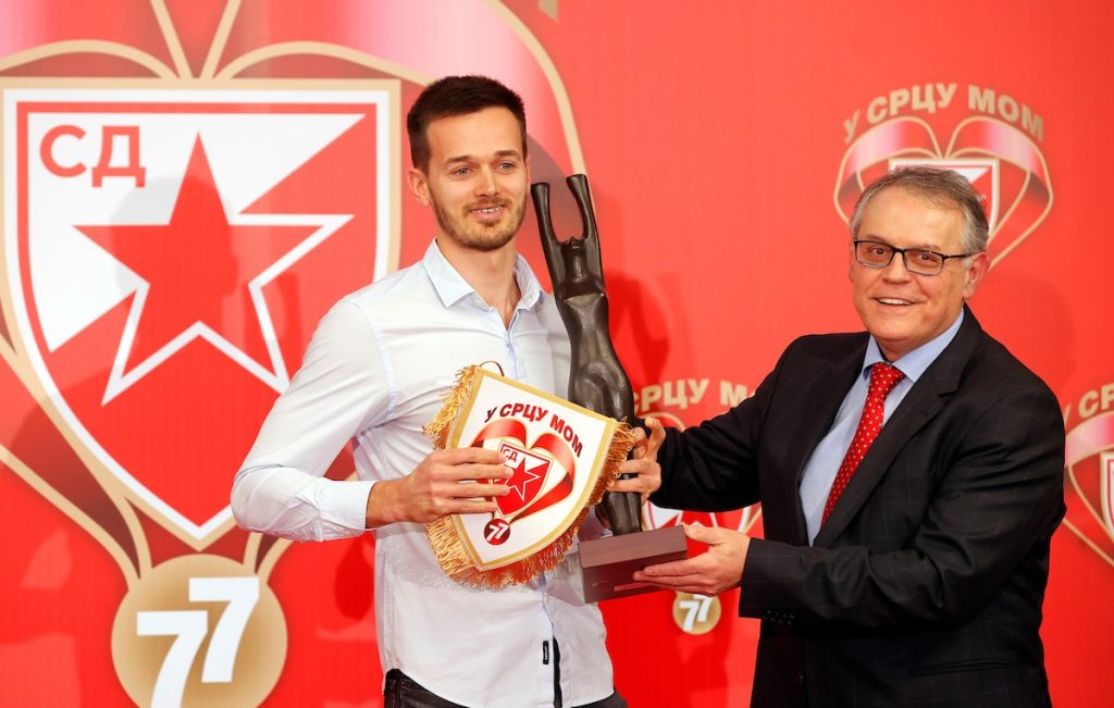 NAJBOLJI SPORTISTA CRVENO-BELE PORODICE Ivanić dodaje i pogađa, ali po nečemu je jedinstven