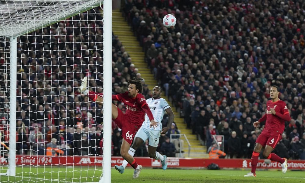 Liverpul čudom preživeo „čekićare“, trka se nastavlja! (VIDEO)