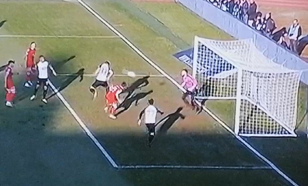 „GROBARI“ U NEVERICI Mladom Milovanoviću golman Zvezde odbranio „zicer“ sa dva metra, može li ovo da košta Partizan titule? (VIDEO)