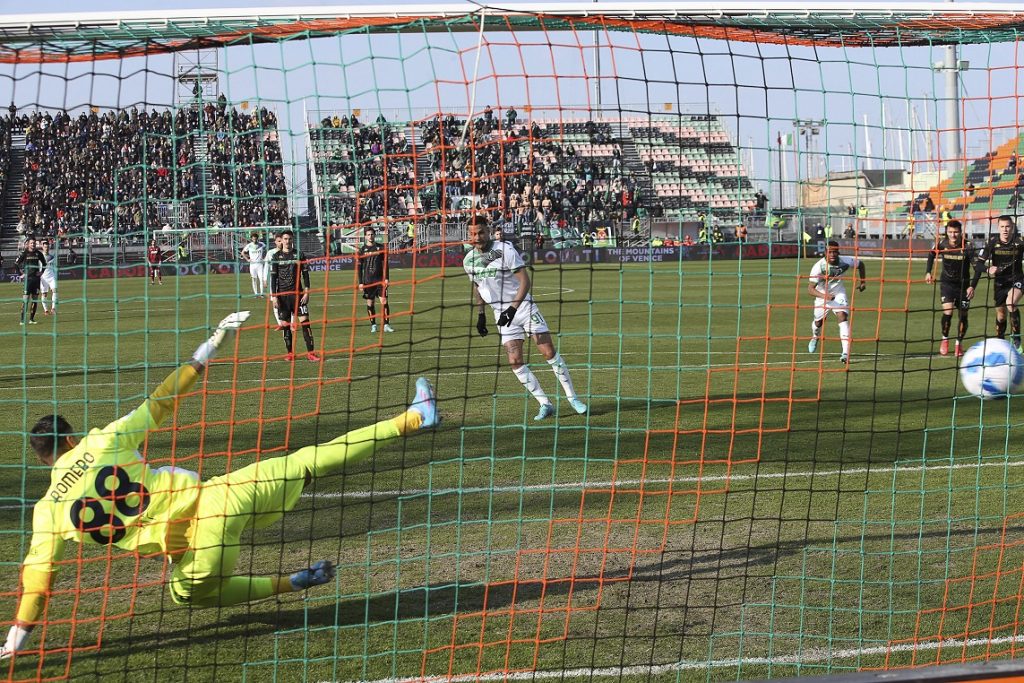 SERIJA A Venecija pala iz tri penala, remiji u Bolonji i Firenci (VIDEO)