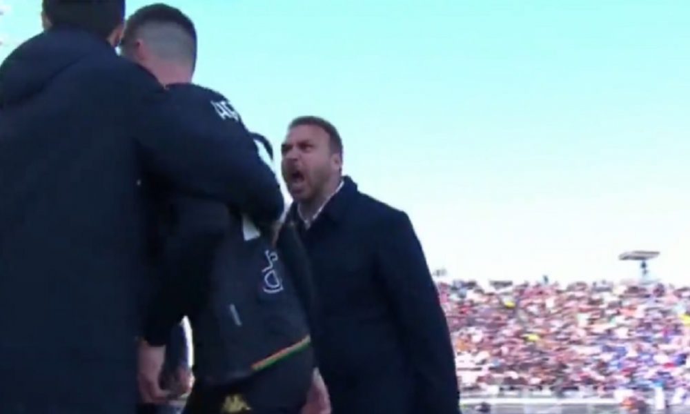 PEDAGOGIJA NA ITALIJANSKI NAČIN Trener podivljao, hteo da bije svog igrača! (VIDEO)