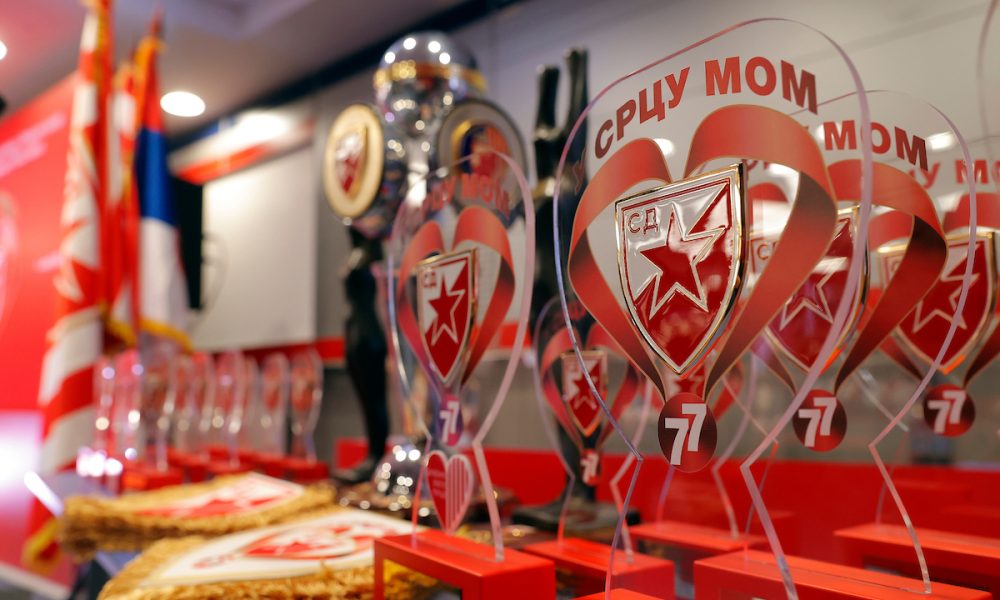 FOTO-UBOD „Delije“ u transu, slika koja označava trofeje (FOTO)