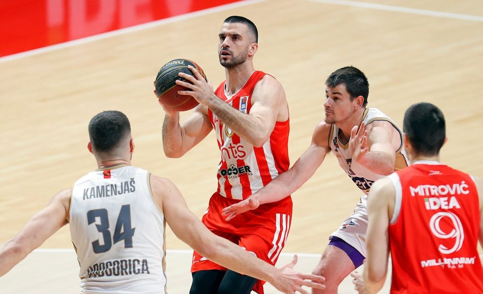 POLUVREME Zvezda trojkama torpedovala „studente“