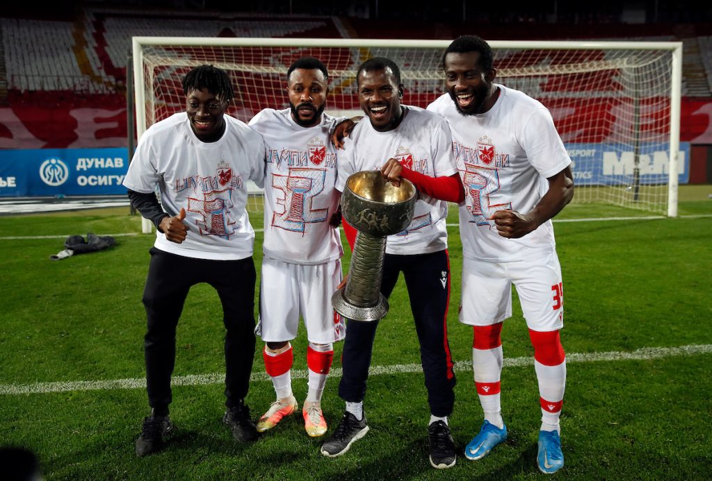 ČETIRI STRANCA IDU, DVA VAŽNA ŠRAFA POD ZNAKOM PITANJA Ovo su igrači koji bi na leto mogli da razduže opremu Crvene zvezde (FOTO)