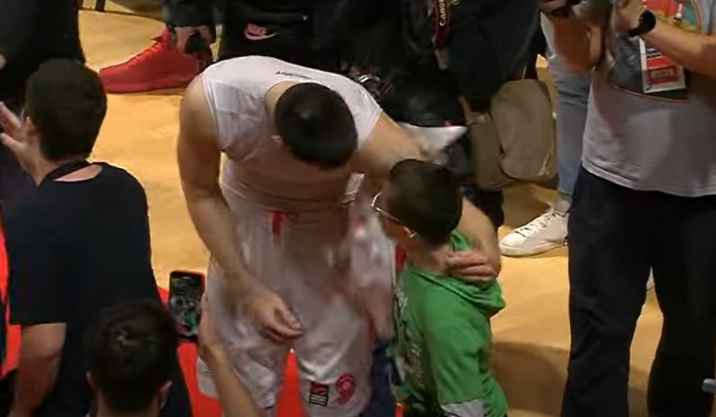 ČISTA EMOCIJA Gest Mitrovića nikoga nije ostavio ravnodušnim! (VIDEO)