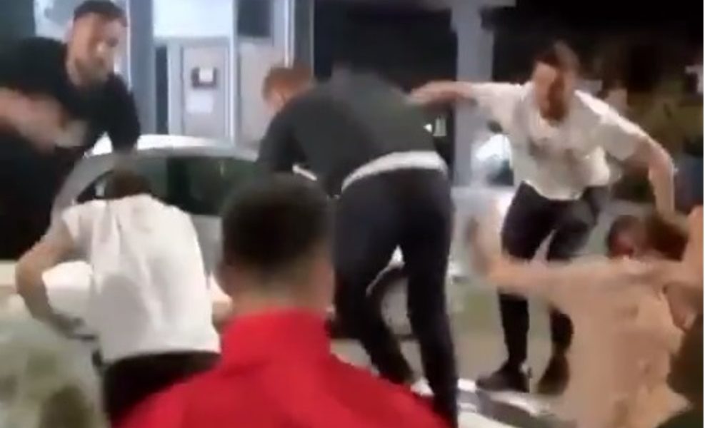 Ovo još niste videli! U Kruševcu plej-of slave tako što skaču po Jugu uz muziku ! (VIDEO)