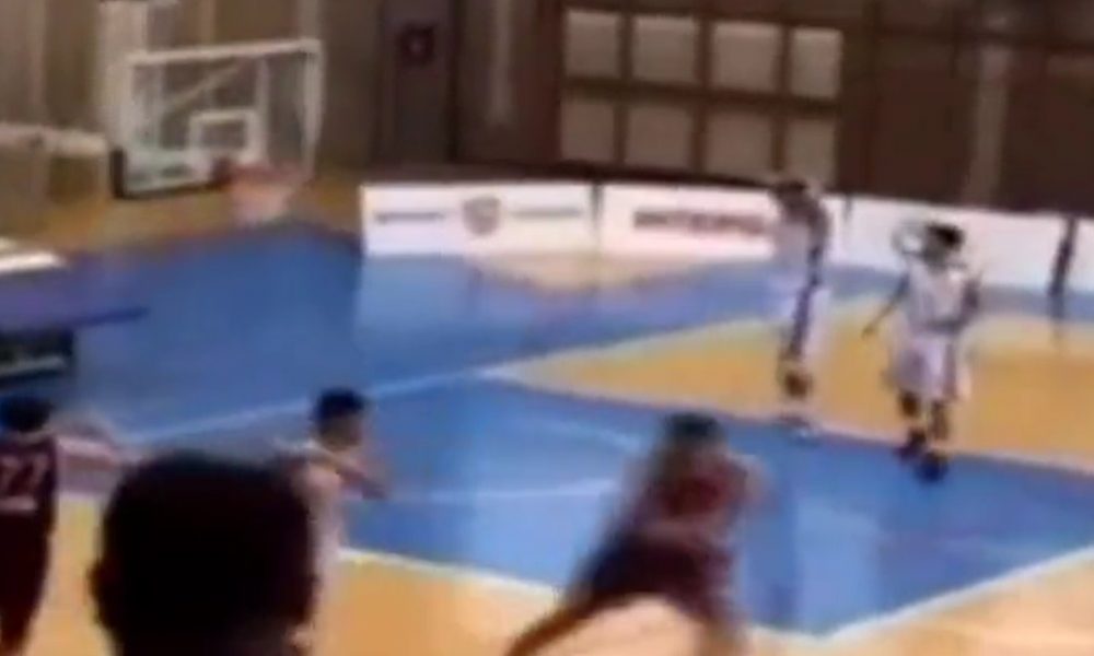 SAMO NA BRDOVITOM BALKANU! Srušio se koš tokom utakmice nekadašnjeg šampiona Evrope! (VIDEO)