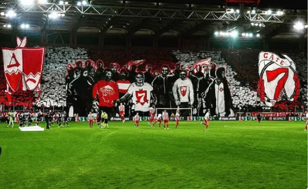 NEĆE NA ŠAHTJOR Navijači Olimpijakosa očitali lekciju Zelenskom, pitali ga za Srbiju i evropsku zemlju koja je okupirana pola veka!