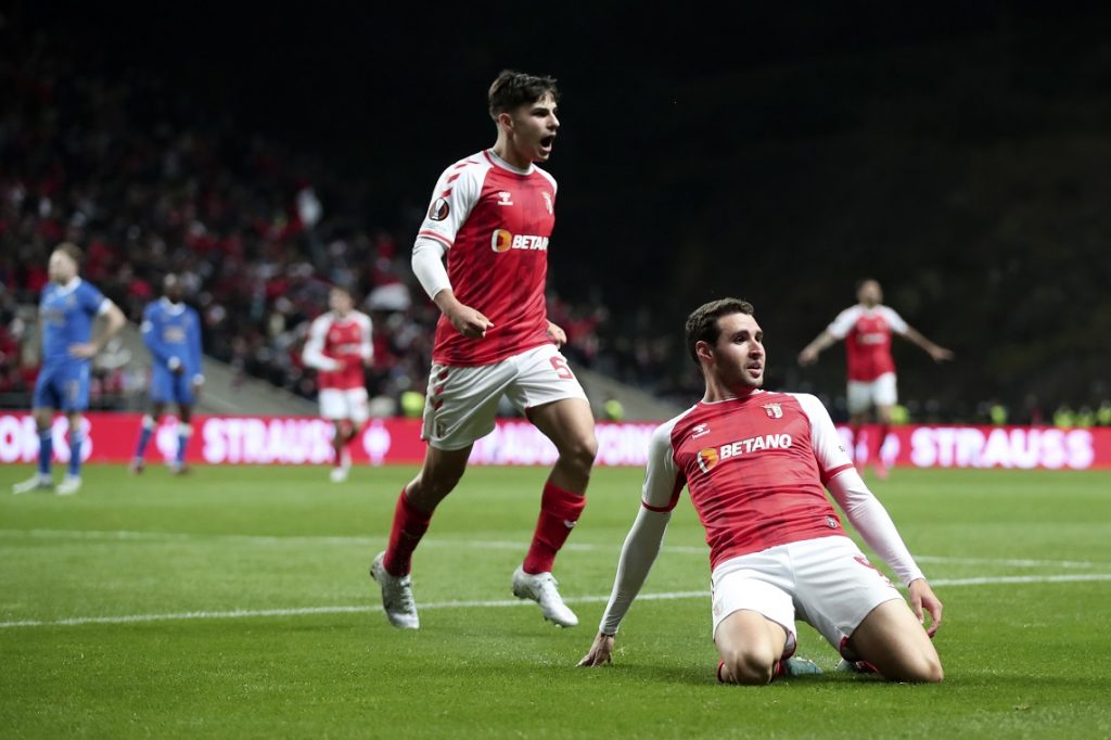 Rendžers pao u „kamenolomu“, Ajntraht odoleo Barsi, po gol i u Londonu