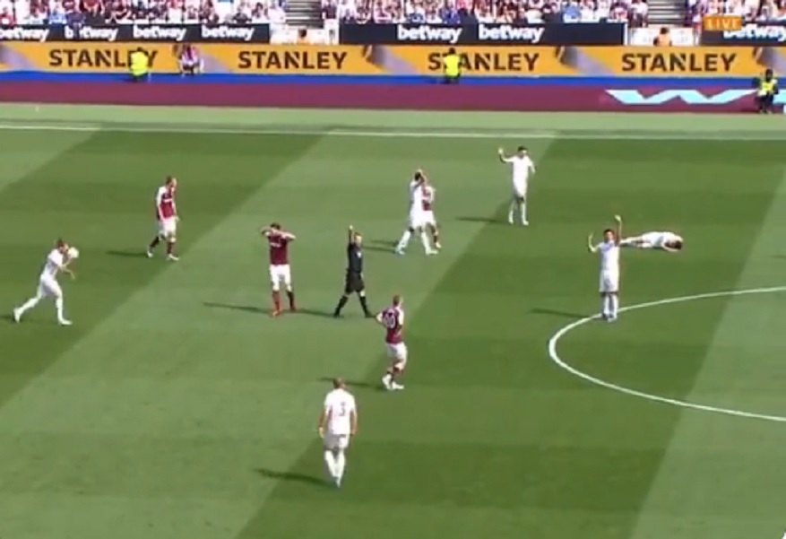 Hrvat slomio nogu igraču Barnlija, pa počeo da plače… Tešili ga i saigrači i gosti! (VIDEO)