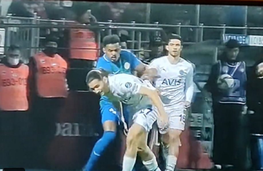 REKORD SEZONE? Utakmica jedva da je počela, a čovek dobio crveni karton! (VIDEO)