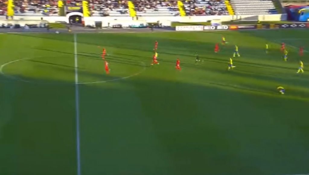 GOL SEZONE? Napadač malog portugalskog kluba pogodio sa 60 metara! (VIDEO)