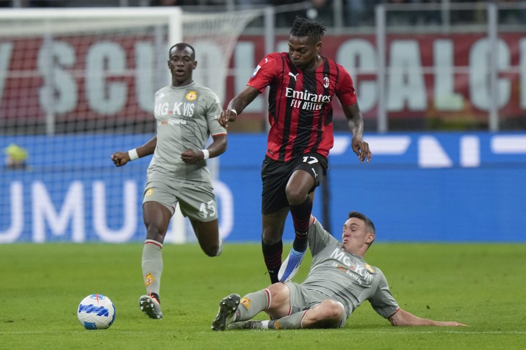 SERIJA A Milan nije blistao, ali se vratio na mesto kolovođe