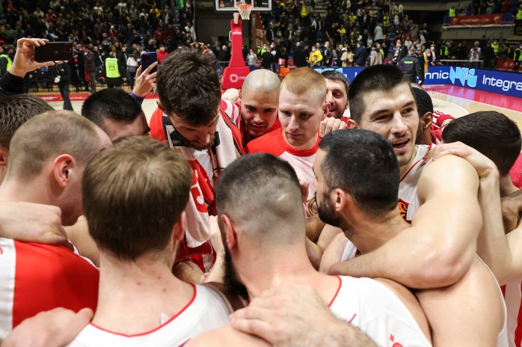 Litvanci zviždali igračima Zvezde, jedan od njih odgovorio: „A šta ćemo sa ovom zastavom?“! (FOTO)