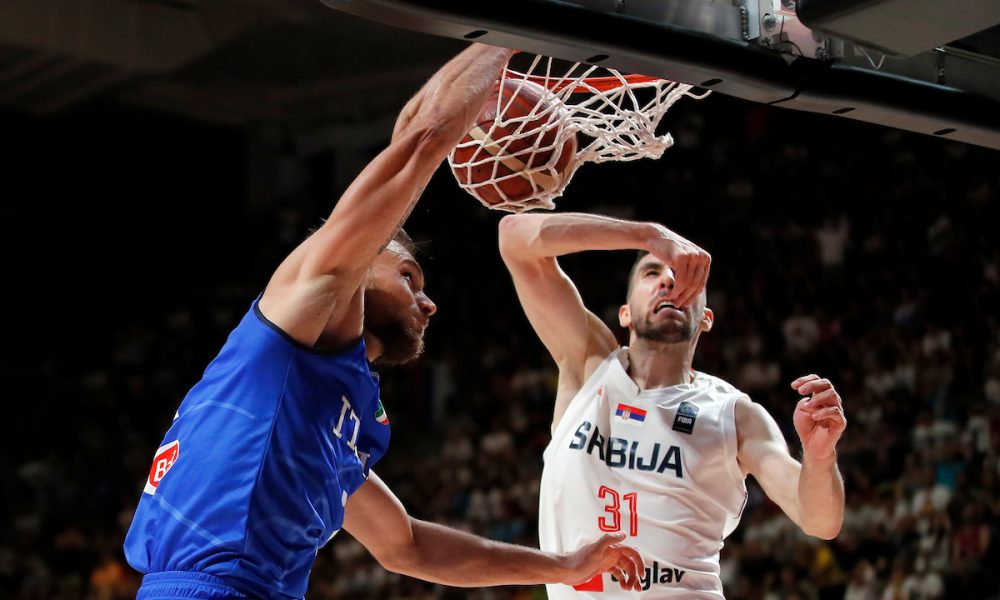 FLEŠ SA „ČIZME“ Povezivali ga sa Partizanom, sad se obukao u Armani