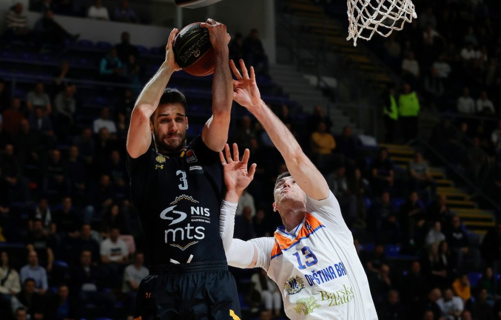 DOMINACIJA Partizan puni koš Mornara, posle prvih 10 minuta ima 12 poena viška i 16 skokova!