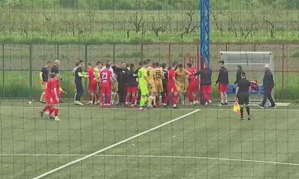 HAOS U HRVATSKOJ Treneri se potukli pred decom, sudija morao da prekine igru! (VIDEO)