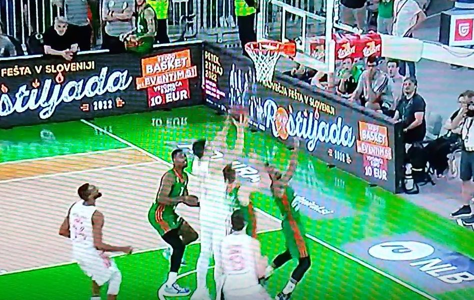 PRODUŽETAK U STOŽICAMA! Mitrović u poslednjoj sekundi pogotkom uz faul odveo Zvezdu u produžetak (VIDEO)
