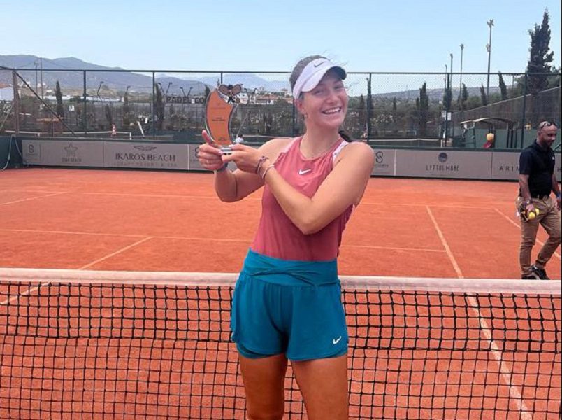 NOVA SRPSKA TENISKA ZVEZDA Lola za dve nedelje osvojila tri pehara!