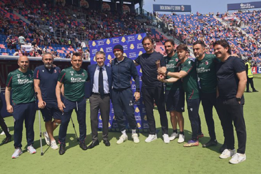 DIRLJIVO Mihajlović proglašen za trenera meseca, skandirao mu ceo „Rento Dal’Ara stadion (VIDEO)