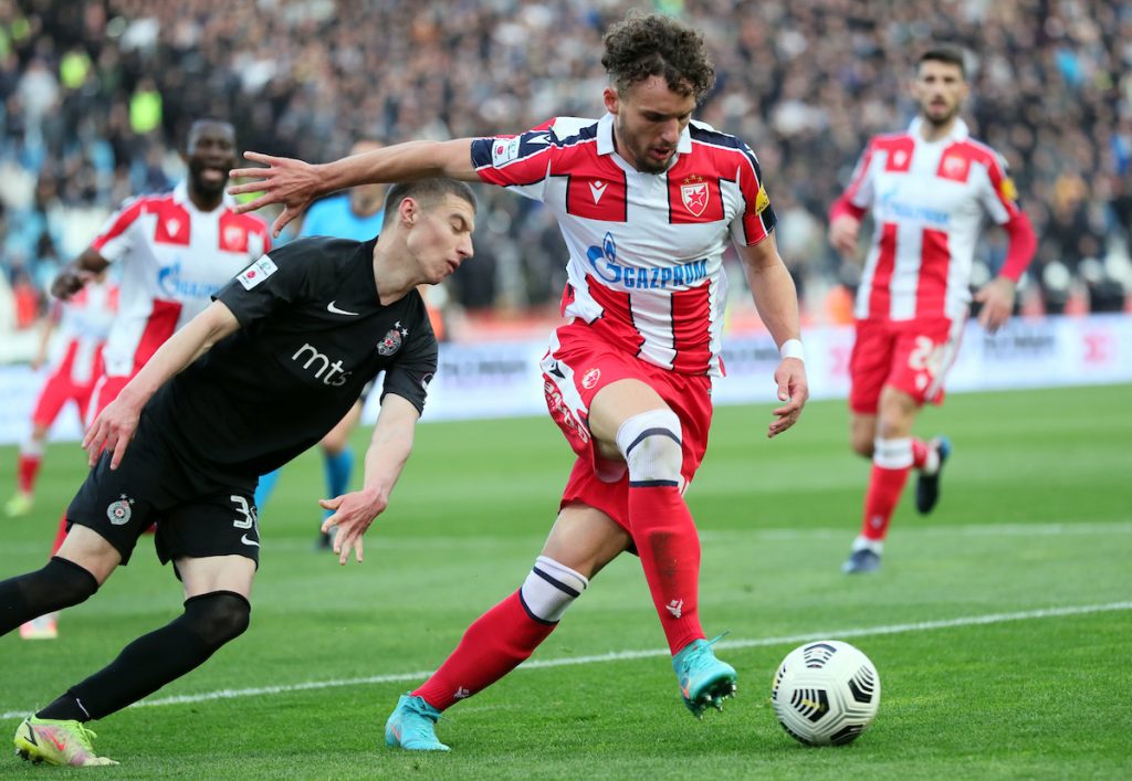 ČIJI JE LEPŠI? Poznato u kakvim dresovima će da igraju Crvena zvezda i Partizan (FOTO)