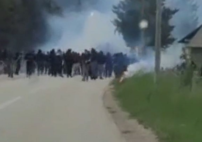 Šest povređenih u tuči navijača Borca i Željezničara (VIDEO)