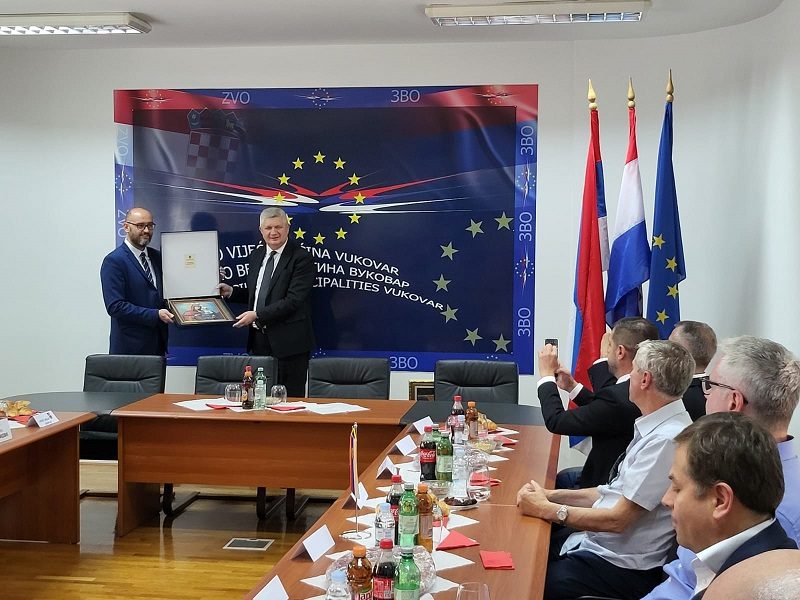 SPORT NEMA GRANICE Srpska delegacija posetila Vukovar