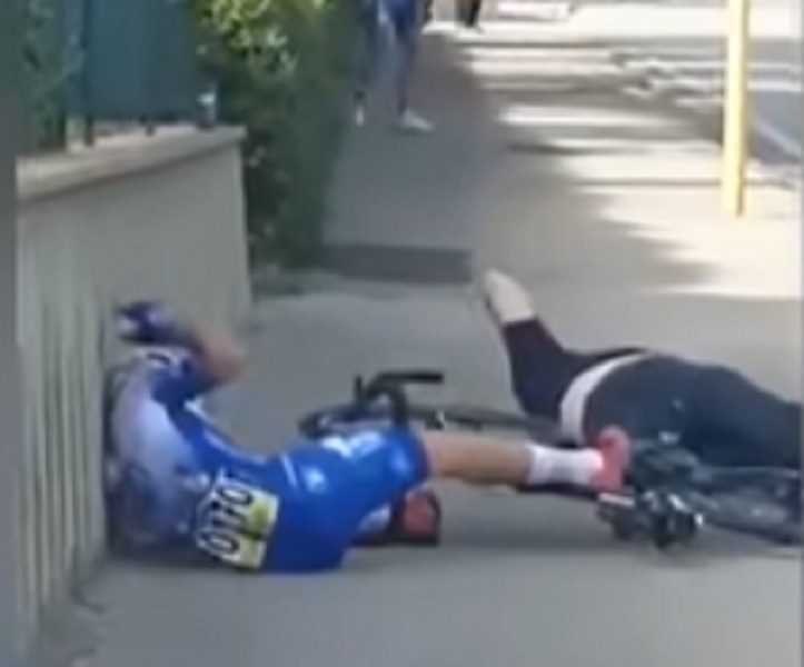 UŽAS U ITALIJI Čovek poginuo na bicliklističkoj trci! (UZNEMIRUJUĆI VIDEO)