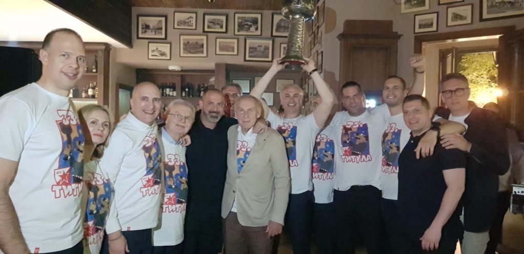 SLAVLJE NA TOPČIDERSKOJ ZVEZDI Čuveni „Grafičar“ grmi! Terzić uneo pehar, odjeknuo je „Đurđevdan“ (VIDEO)