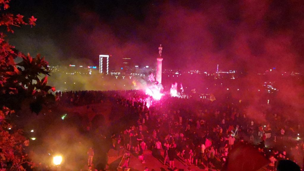 ŽURKA POČELA „Delije“ zapalile Kalemegdan (FOTO+VIDEO)