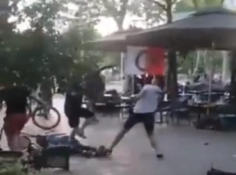 RAT U TIRANI Žestoka tuča „lokalaca“ i navijača Fejenorda, jedan ostao nepomično da leži (VIDEO)