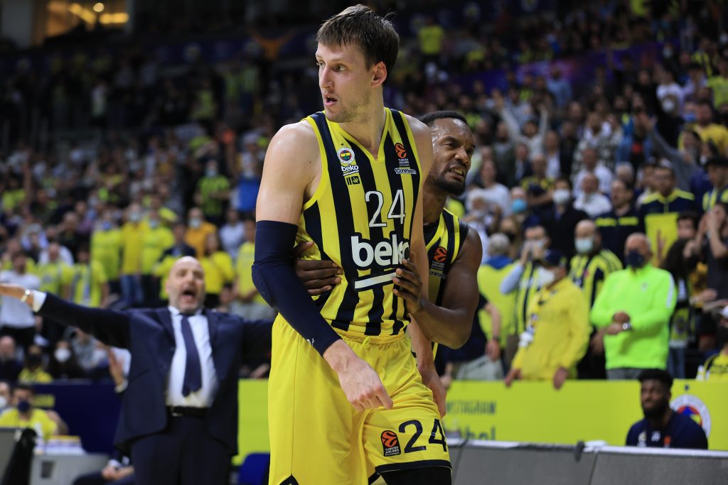 ZVANIČNO Veseli napustio Fenerbahče!