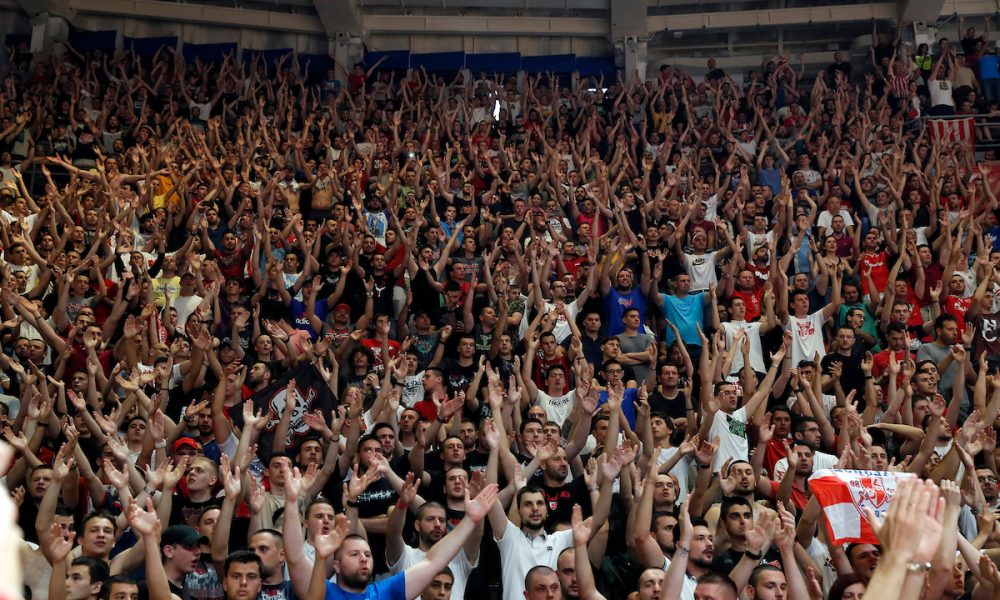 NEKI ĆE I DA JE PRESKAČU „Delije“ ostavile poruku Radonjiću na stepeništu zgrade (FOTO)