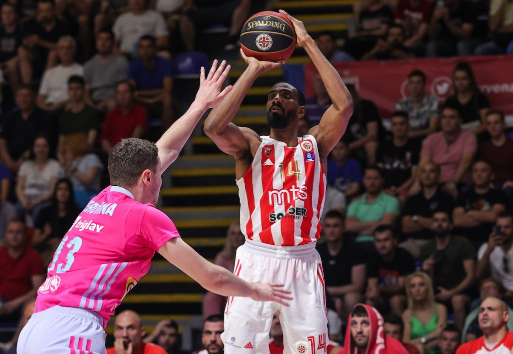 RUTINSKI Zvezda „počistila“ Megu i zakazala finale sa FMP-om!