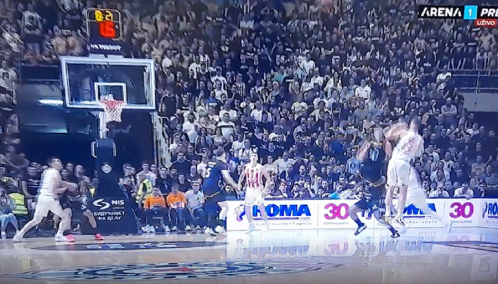 KOBRA! Au, kakva trojka Dobrića uz faul, Zvezda okrenula! (VIDEO)
