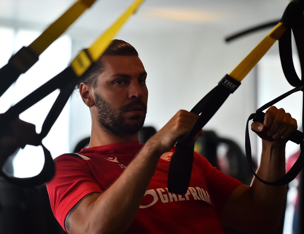 ZVEZDA U SLOVENIJI Prvo teretana, pa taktika