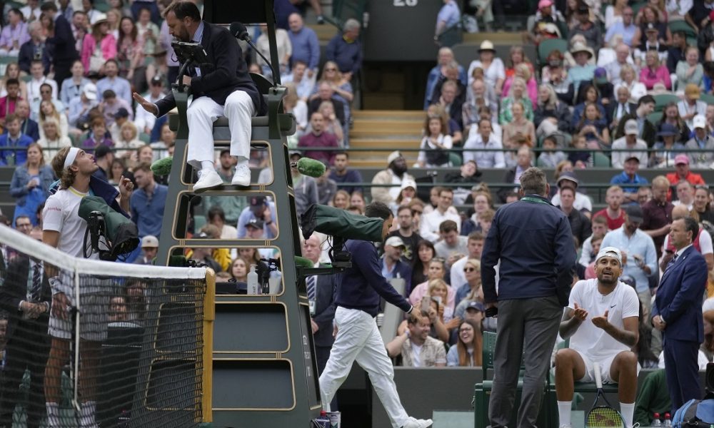 LUDILO NA VIMBLDONU Kirjos tražio kaznu za rivala, pomenuo Đokovića, Grk ga dva puta namerno gađao lopticom! (VIDEO)