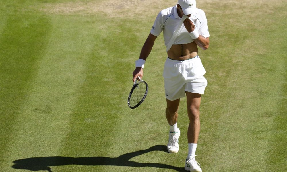 NOVAK POSTAVLJA STVARI NA MESTO Loše počeo, pa izjednačio u setovima