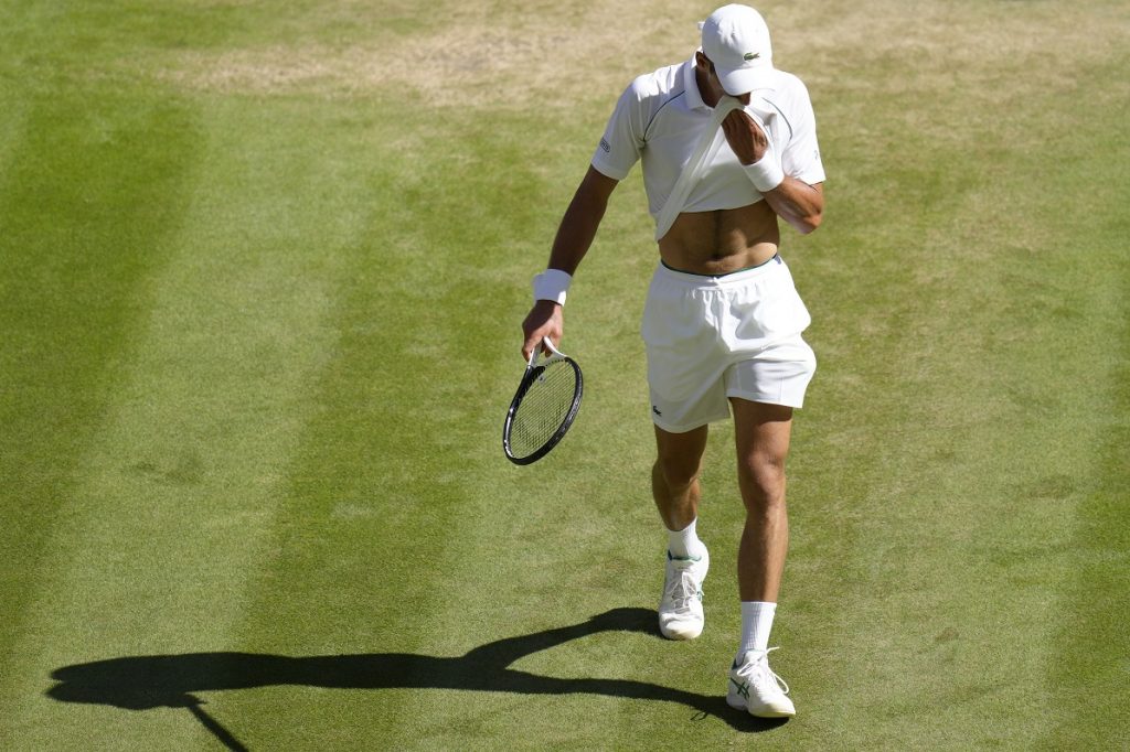 NOVAK POSTAVLJA STVARI NA MESTO Loše počeo, pa izjednačio u setovima