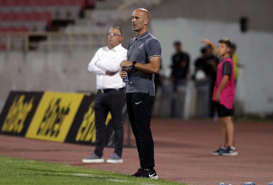 BURNA KONFERENCIJA ZA MEDIJE Sivić: Fudbaler Partizana se bacio kao u bazen i mi treba da ćutimo! Stolica: Kod oba penala igrači Radničkog nisu dobili kartone (VIDEO)