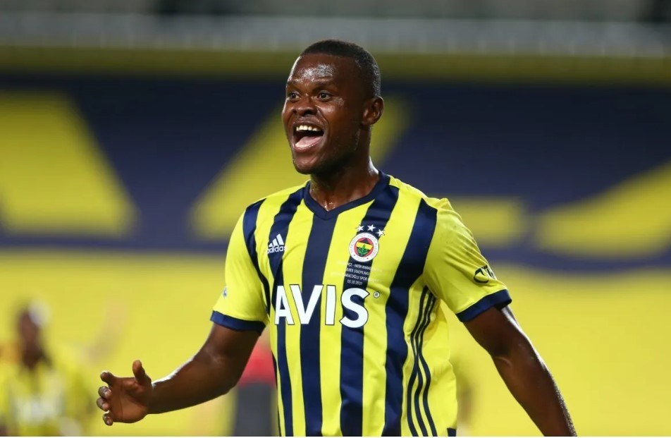 TURCI PIŠU Zvezda naciljala napadača Fenerbahčea!