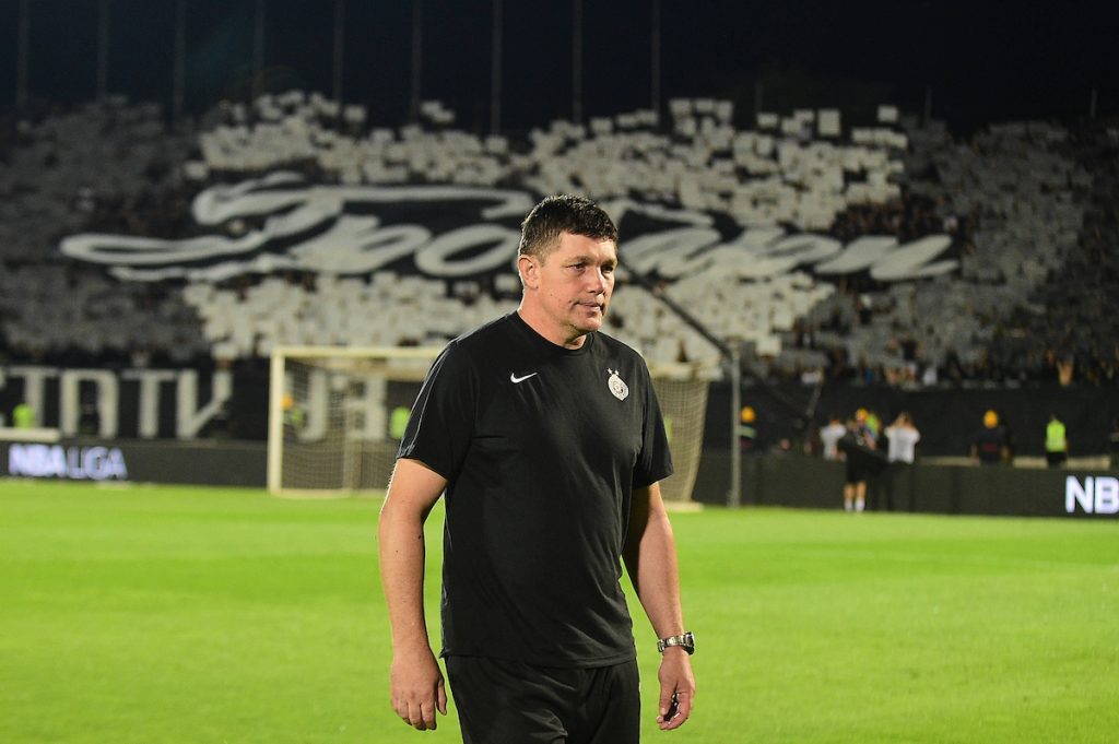 PETRIĆ VERUJE U TITULU Trener Partizana optimističan pred nastavak sezone: Igrao sam u jednom klubu…