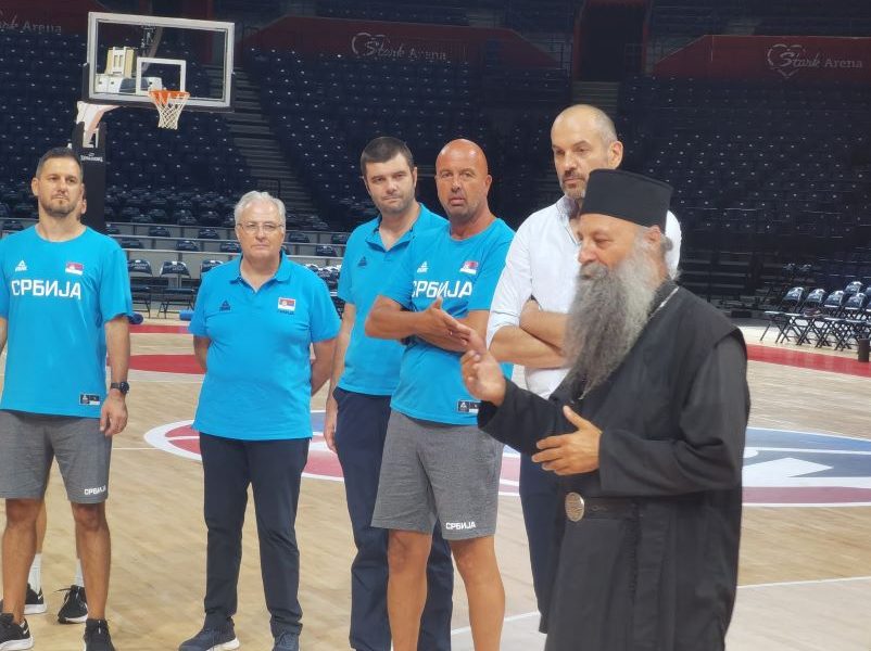 PODRŠKA Patrijarh Porfirije posetio trening košarkaške reprezentacije (FOTO)