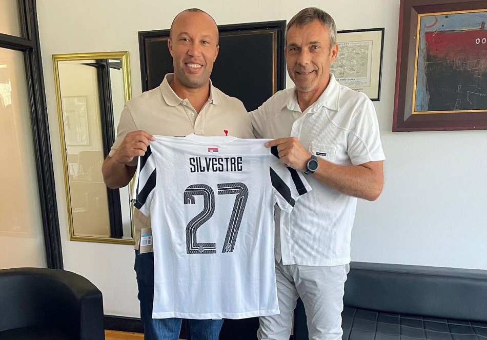 „POJAČANJE“ U Partizan, pred derbi, stigao bivši igrač Mančester junajteda