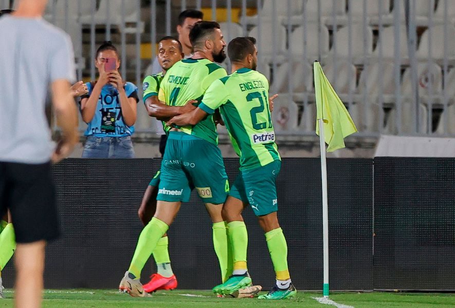 SRAMOTA Bivši fudbaler Zvezde udario fotoreportera posle meča u Humskoj (VIDEO)