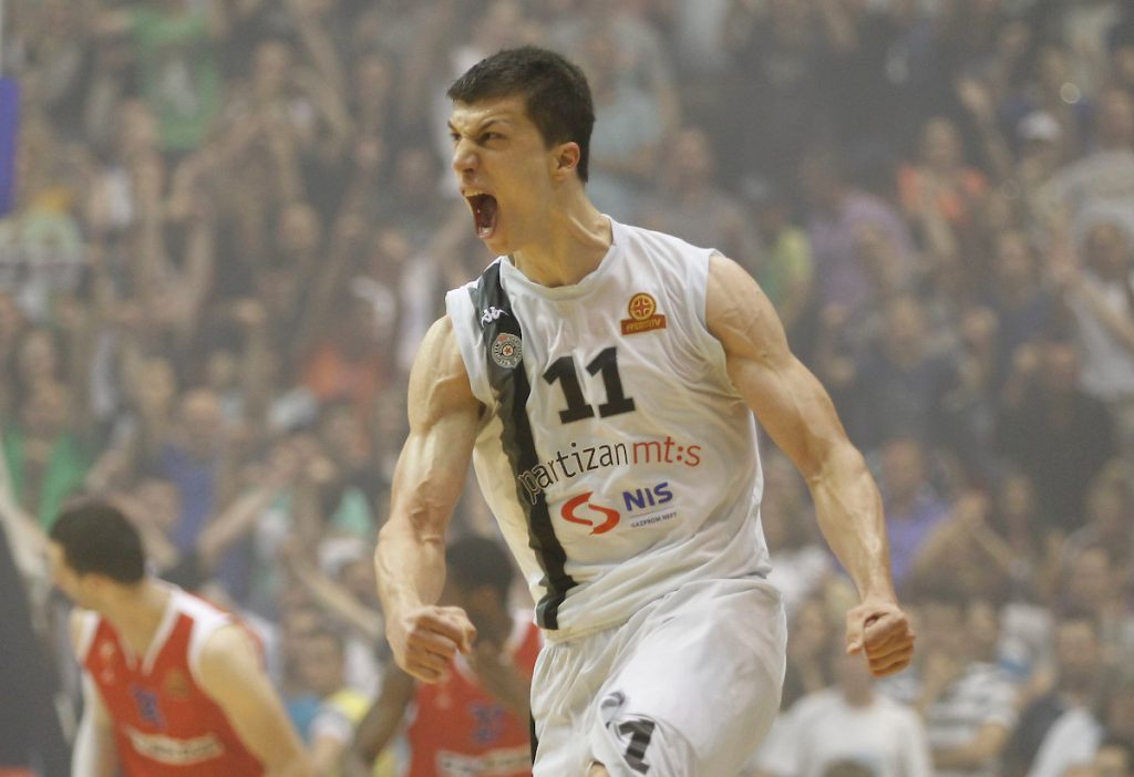 STIGAO NEKADAŠNJI KAPITEN Evo kako su „grobari“ dočekali Vladimira Lučića (VIDEO)