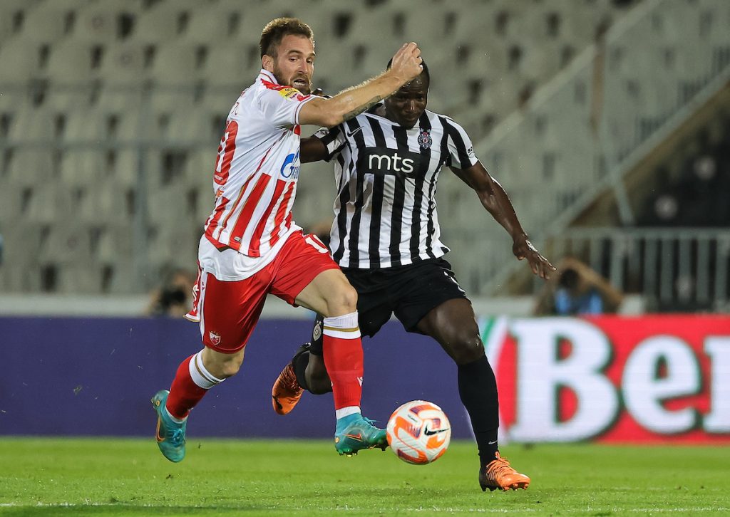 „ZAKUVALO“ SE UOČI DERBIJA Zvezda promenila termin, Partizan reagovao oštrim pismom Zajednici!