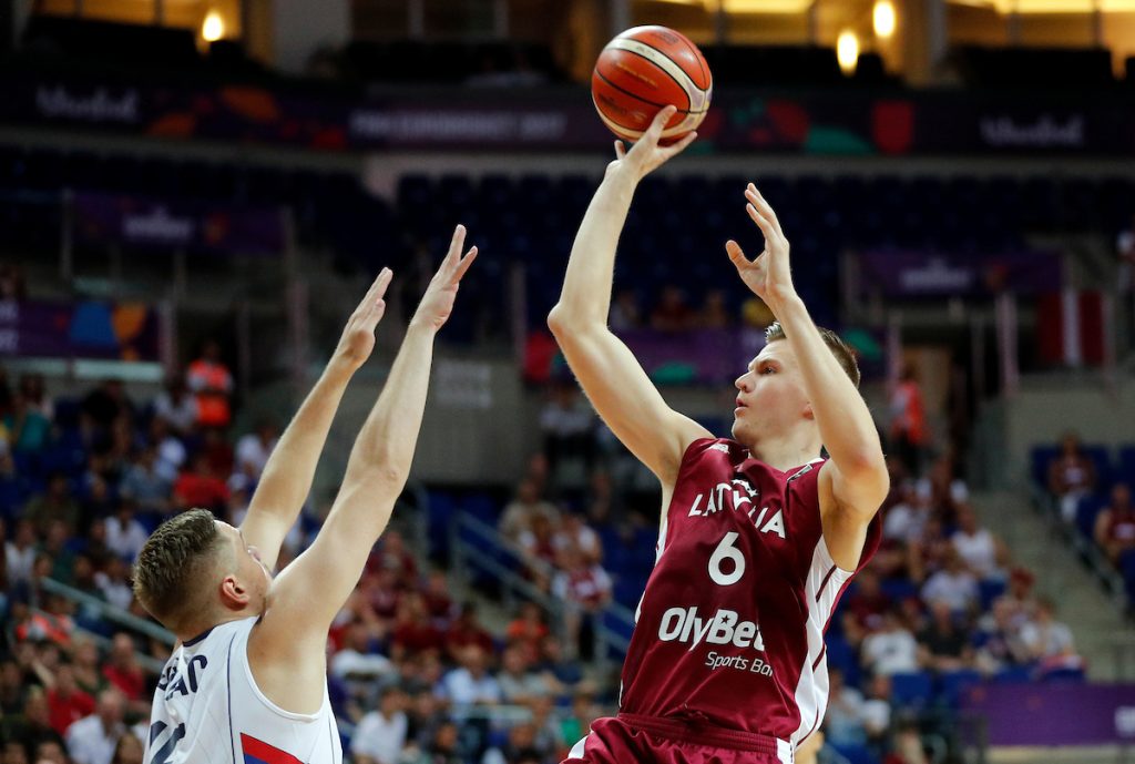 Letonci raspucani pred nokaut fazu! Braća Bertans i Porzingis razbili očajnu Češku